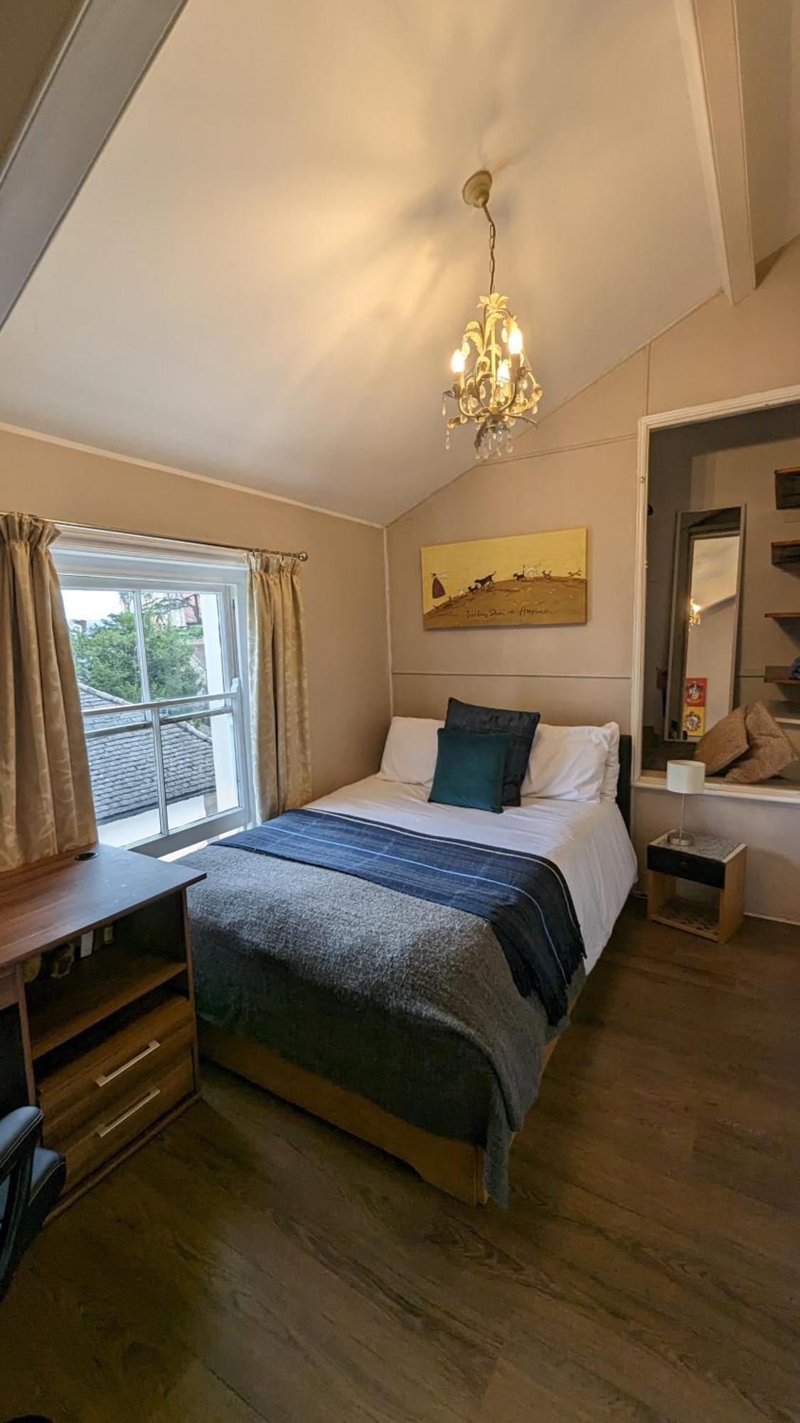 Cotswold Vip Regency Lodge 切尔滕纳姆 外观 照片