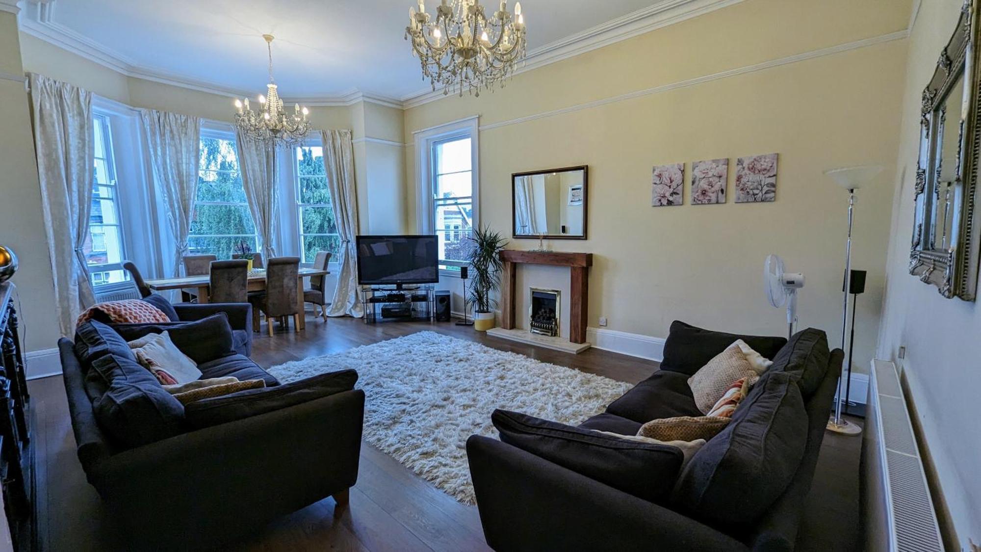 Cotswold Vip Regency Lodge 切尔滕纳姆 外观 照片